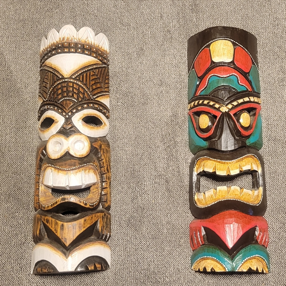 Totem masks wall hangers